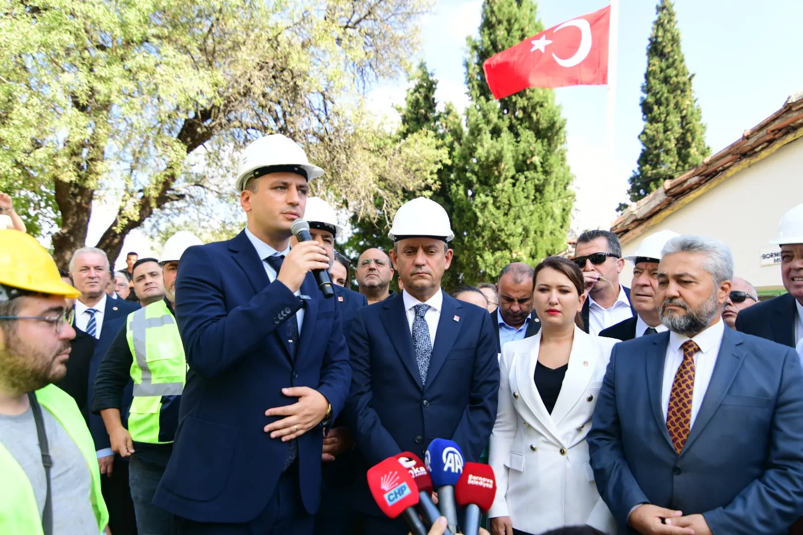 Özel'den Bornova'ya Mescid-i Aksa Temalı Cami Hediyesi