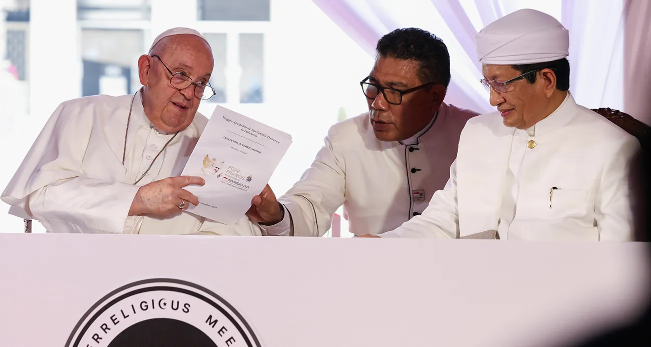 Papa Francis'ten Güney Doğu Asya'nın en büyük camisine ziyaret