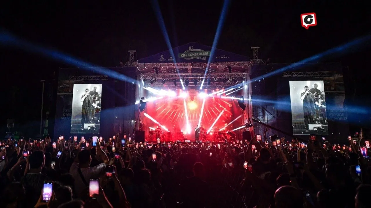 Semicenk İzmir’i Salladı! Çim Konserleri’nde Coşkuyu Tavan Yaptı