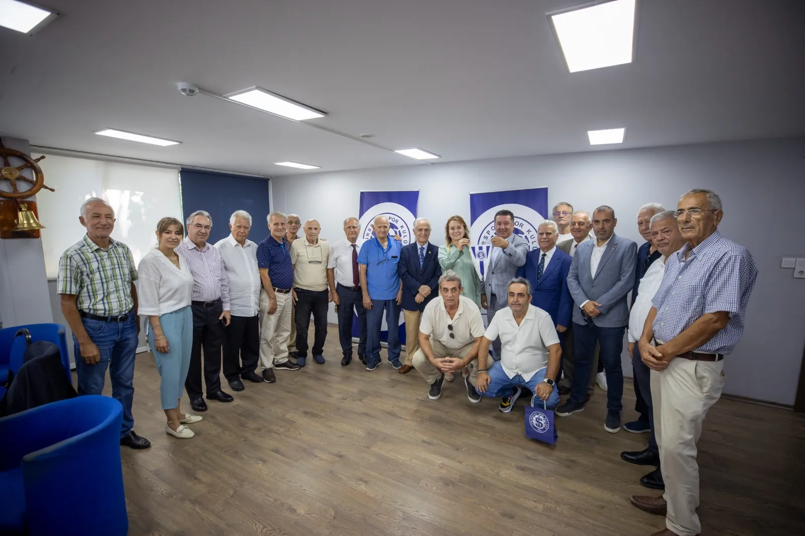 Metin Oktay, Konak'ta düzenlenen anma töreniyle saygı ile anıldı. Konak Belediye Başkanı, gençlerin spor yapmasını teşvik etmek için yeni projeler hayata geçireceklerini açıkladı.