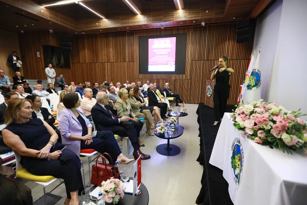 İzmir Ticaret Borsası Eylül Ayı Meclis Toplantısı İzmir’in kadın belediye başkanlarının katılımıyla İZQ İnovasyon Merkezi’nde gerçekleşti.