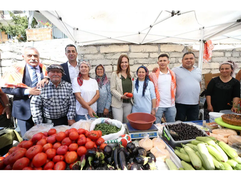 Karşıyaka Belediyesi tarafından düzenlenen “Yamanlar Domates Şenliği” muhteşem bir coşkuya sahne oldu.