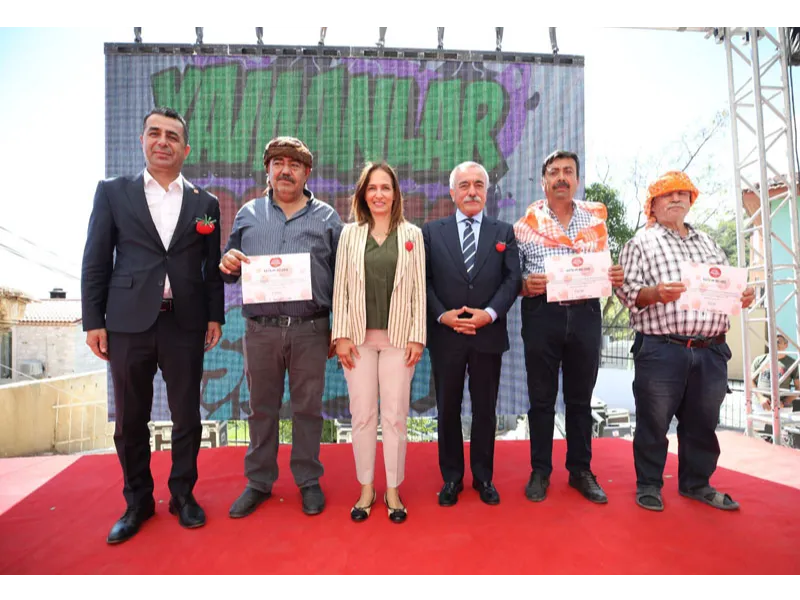 Karşıyaka Belediyesi tarafından düzenlenen “Yamanlar Domates Şenliği” muhteşem bir coşkuya sahne oldu.